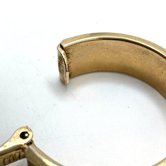 Sarah Coventry Vtg Goldtone Clip-On Earrings Thumbprint Texture Chunky Statement - Picture 8 of 8